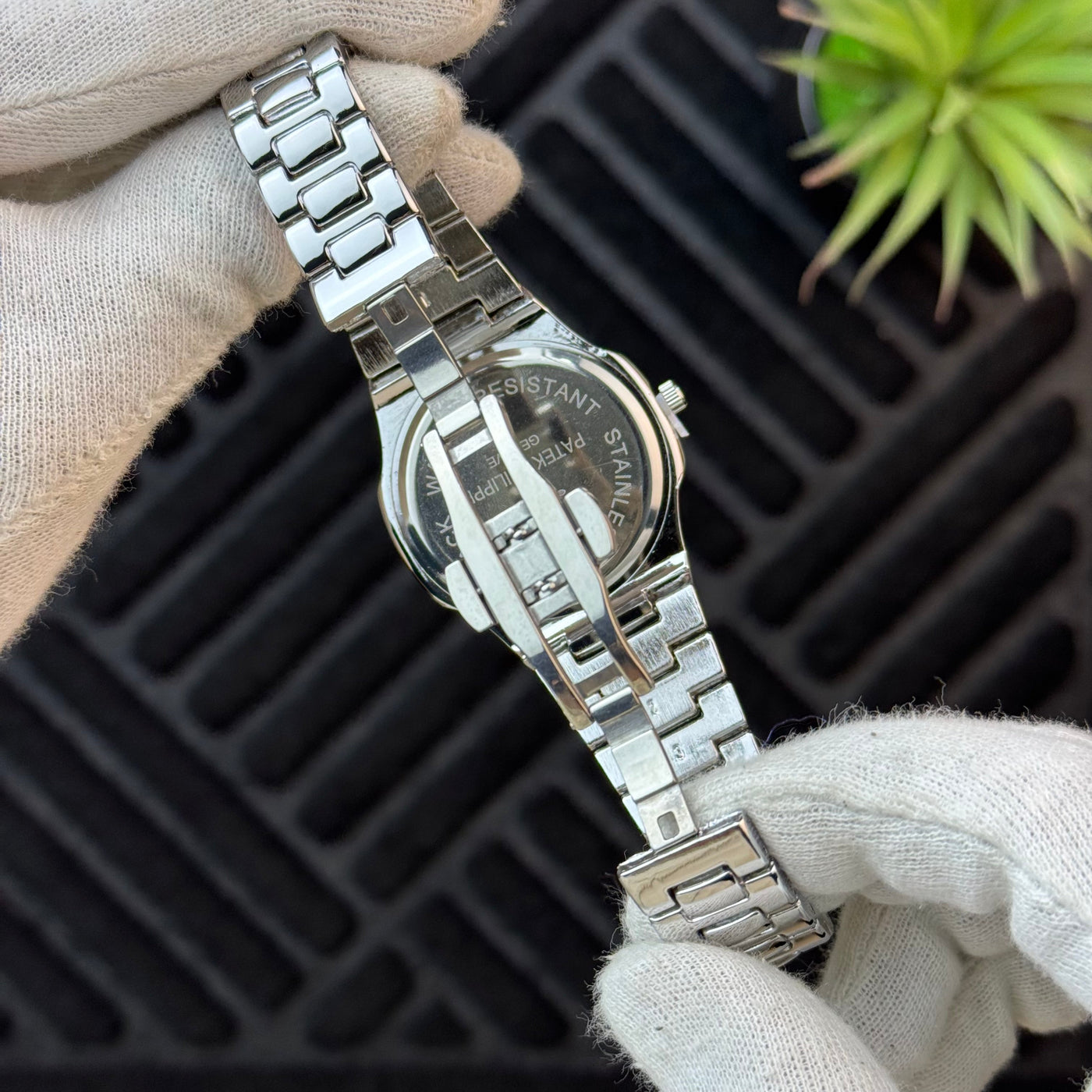 Patek Philippe – Nautilus - Moon Phases - White