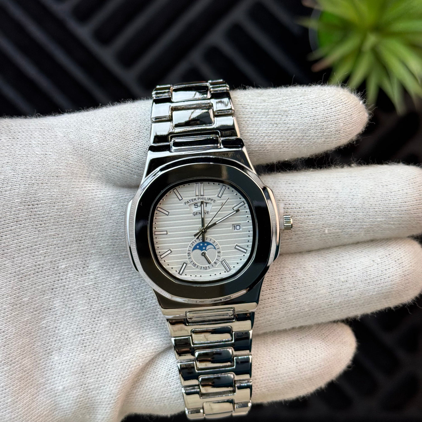 Patek Philippe – Nautilus - Moon Phases - White