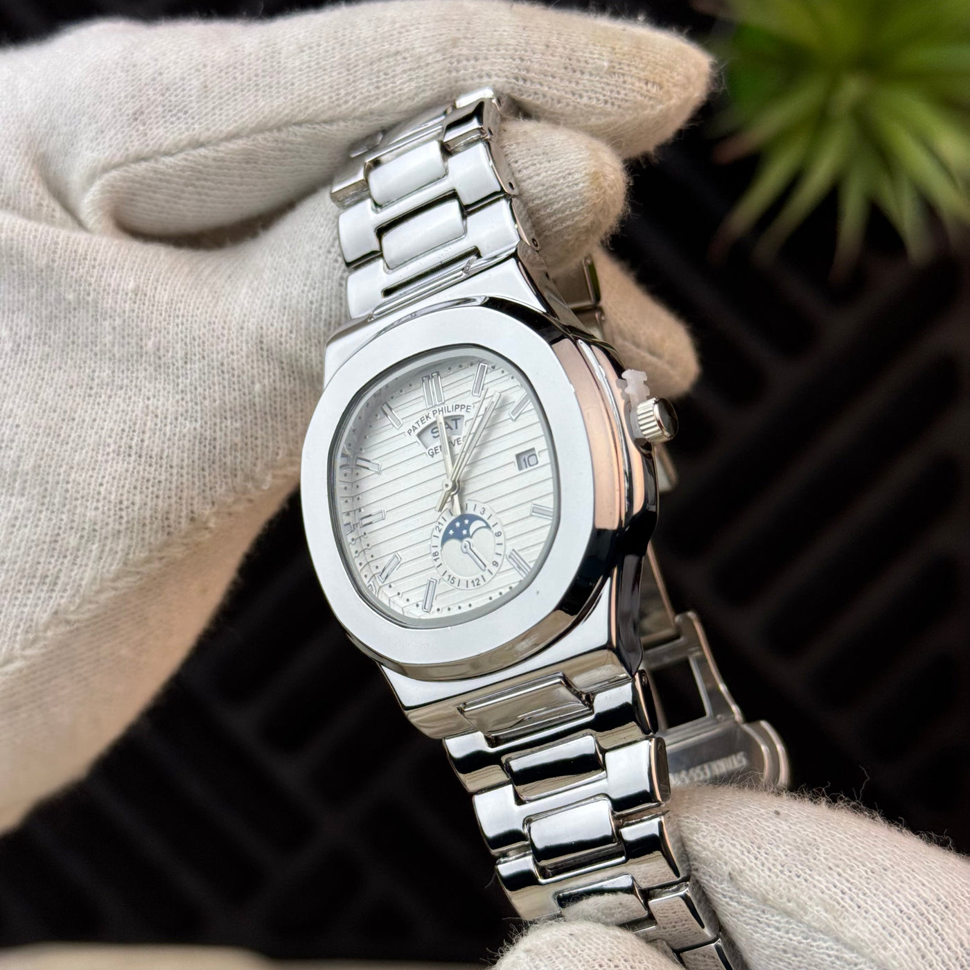 Patek Philippe – Nautilus - Moon Phases - White