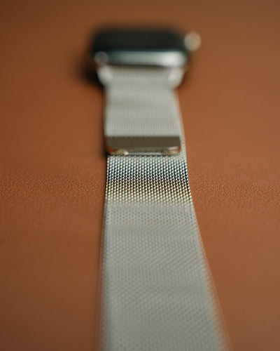 Apple logo series 10 Gold with Magnetic Chain